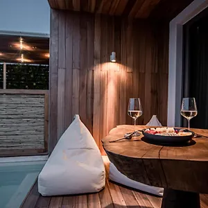 King's & Queen's - With Private Pool Aparthotel